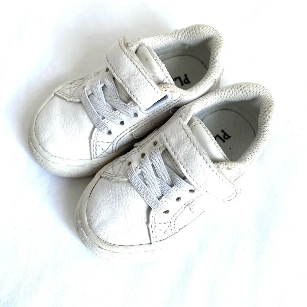 THE CHILDREN’S PLACE Unisex -Child and Toddler Uniform Low Top Sneakers Size 5